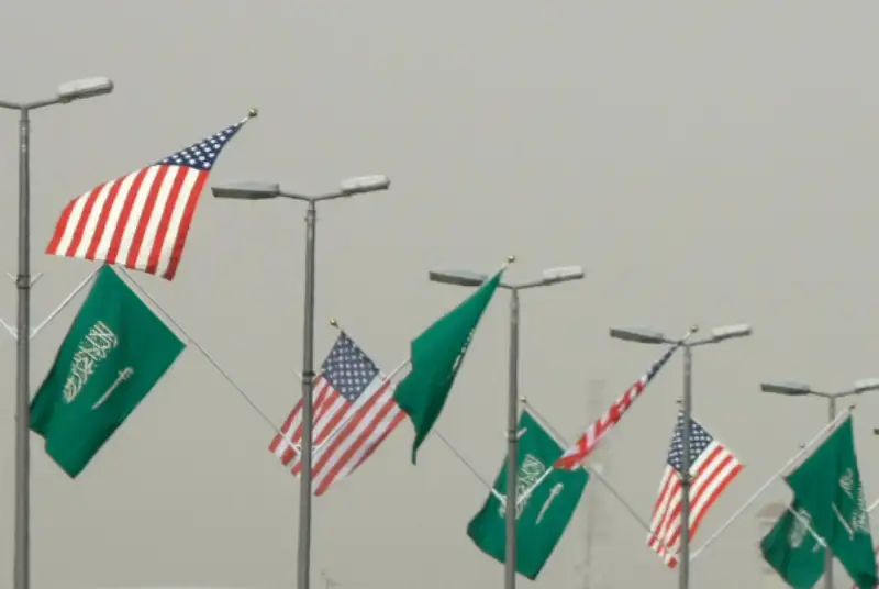 رویترز: آمریکا امکان از سر گیری فروش سلاح‌های تهاجمی به عربستان را بررسی می‌کند