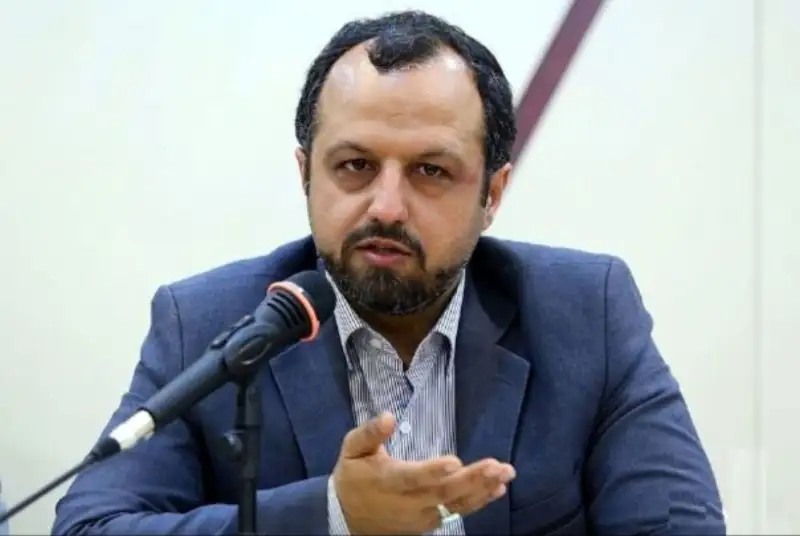 خاندوزی: از همه ظرفیت‌ها برای مقابله با تامین مالی قاچاق استفاده می‌کنیم