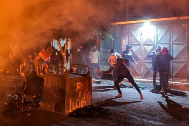 כוחות הכיבוש הישראלים מסתערים על סילוואד, רמאללה, מנהלים מסע מעצרים בגדה המערבית