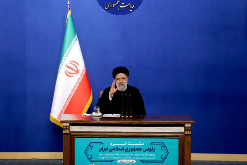 رئیسی: تأکید داریم که دولت گرفتار حاشیه نشود/ از شرایط و وضعیت زندگی مردم به صورت روزانه و ساعتی مطلع هستم/ اراده دولت بر کاهش و مهار تورم است