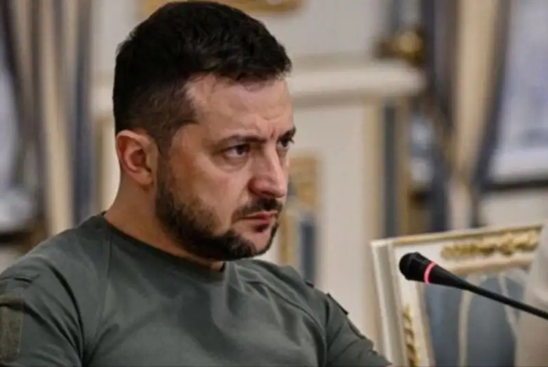 خودروی زلنسکی در کی‌یف دچار سانحه رانندگی شد