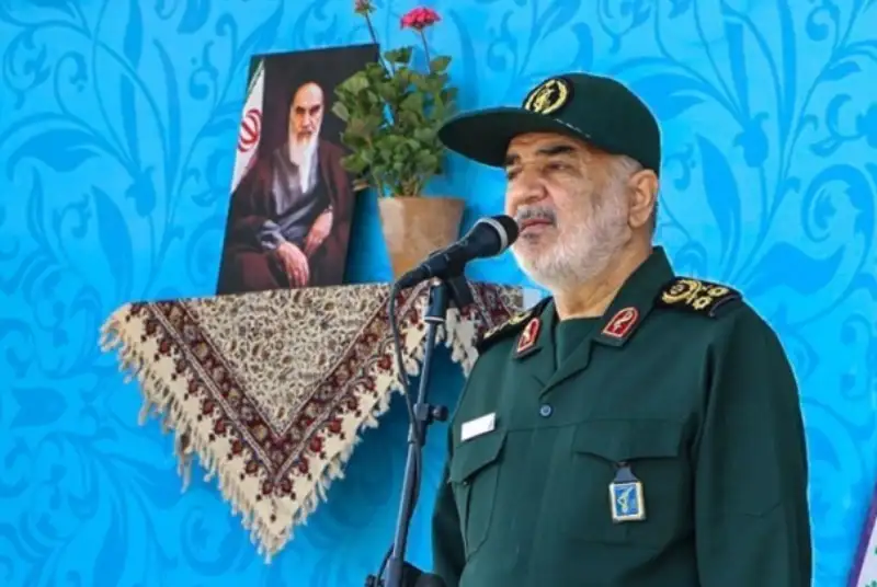 سردار سلامی: دشمن می‌خواهد با فریب جوانان را به خیابان‌ها بکشد