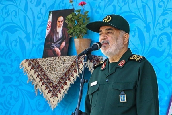سردار سلامی: دشمن می‌خواهد با فریب جوانان را به خیابان‌ها بکشد