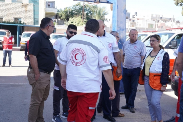 מתנחלים תוקפים רופא וחולים בגדה המערבית