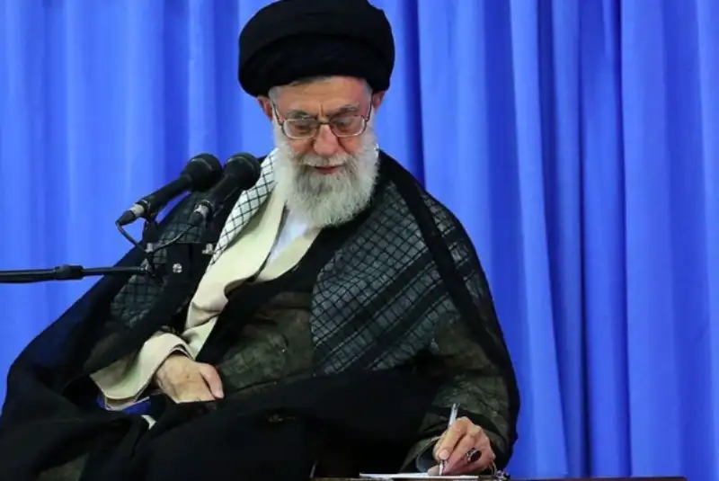 رهبر معظم انقلاب با عفو و تخفیف مجازات تعدادی از محکومان موافقت کردند