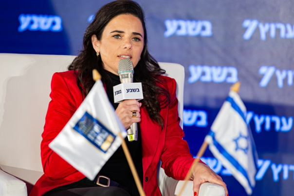איילת שקד מתלבטת: סקרי הימים הקרובים יקבעו אם תמשיך בהתמודדות או תפרוש