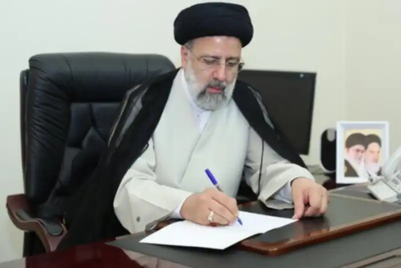 رئیس جمهور از قهرمانان کشتی فرنگی و فوتبال ساحلی قدردانی کرد