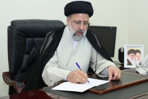 رئیس جمهور از قهرمانان کشتی فرنگی و فوتبال ساحلی قدردانی کرد