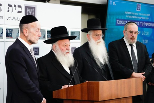 ח''כ מאיר פרוש ביציאה מבית הנשיא: דורשים פסקת התגברות, בלי זה לא תהיה ממשלה