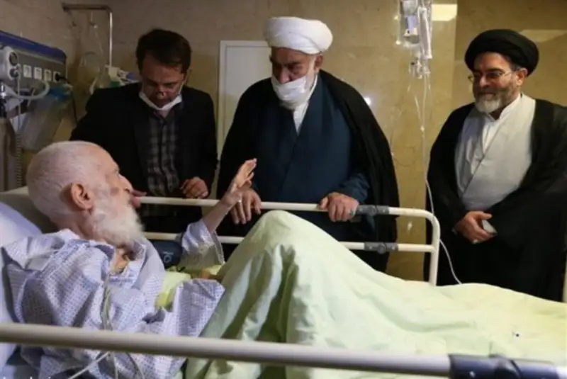 نماینده رهبر انقلاب از آیت‌الله شبیری زنجانی عیادت کرد