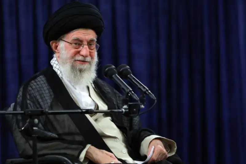 پست ویژه صفحه رهبر انقلاب بعد از پیروزی مقابل ولز