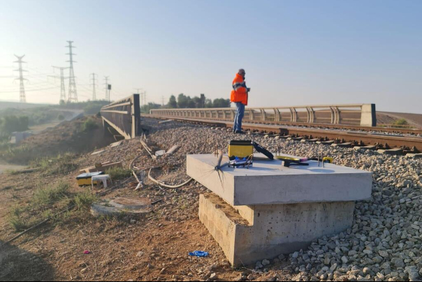 מאות מטרים של כבלי תקשורת נגנבו: חשש להשבתת הרכבות לב"ש