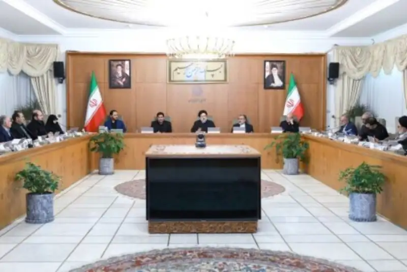 رئیسی: بهبود وضع معیشت مردم از اولویت‌های بودجه 1402 است