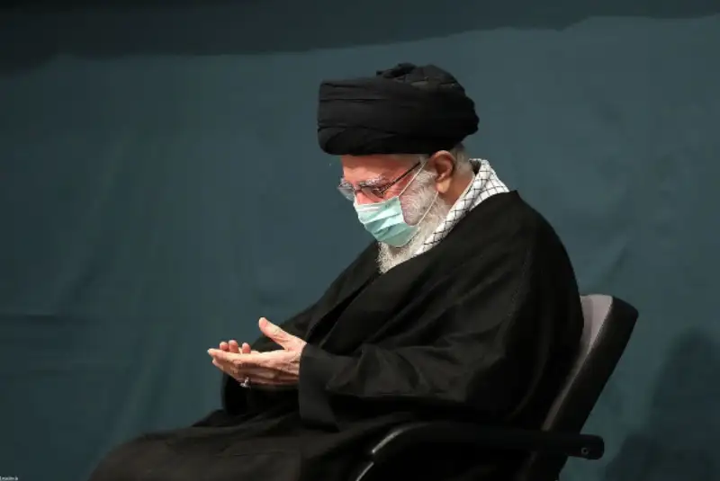 برگزاری سومین شب مراسم عزاداری حضرت زهرا (س) در در حسینیه امام خمینی(ره)