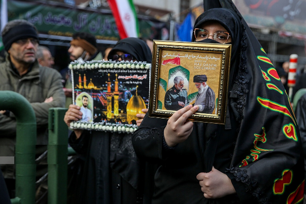 Церемония похорон 200 безымянных погибших ирано-иракской войны