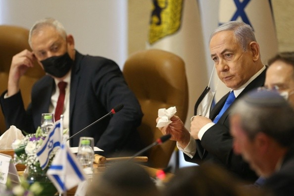 גנץ: תקיפה נגד איראן תוביל למלחמה אזורית, ונתניהו חייב להקשיב לצבא