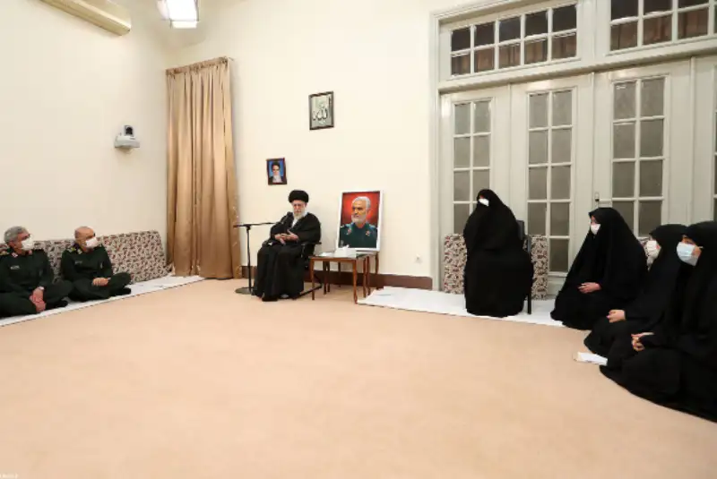 رهبر انقلاب: کار بزرگ شهیدسلیمانی حفظ، رشد دادن، مجهز کردن و احیاء جبهه مقاومت بود