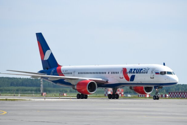 Летевший из Москвы в Гоа самолет Azur Air экстренно сел после сообщения о мине