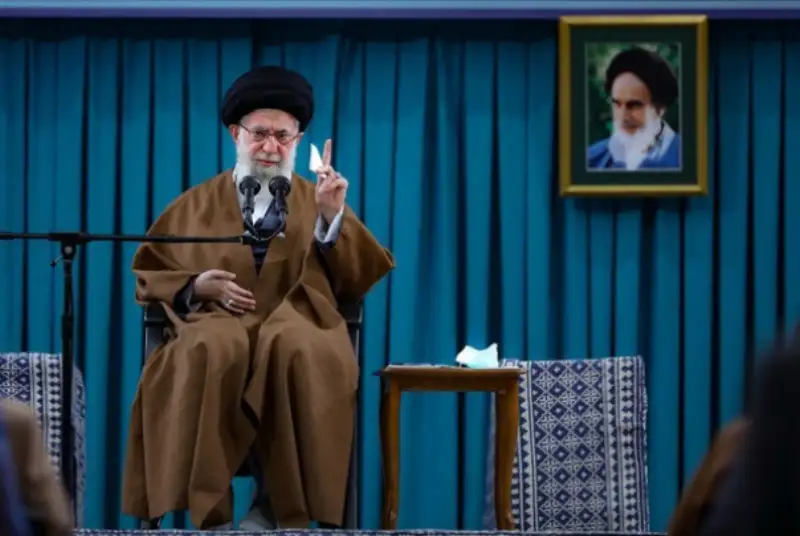جمعی از مسئولان نظام با رهبر معظم انقلاب دیدار می‌کنند