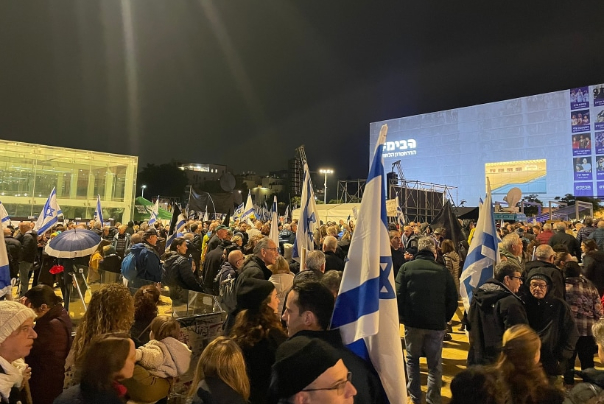 כ-80 אלף מפגינים בכיכר הבימה בת"א: "שעת מבחן גורלית"