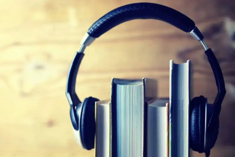 کتاب‌های صوتی روایت شده توسط هوش مصنوعی منتشر شدند