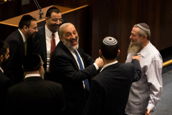 תוכנית הקואליציה של נתניהו להחזיר את דרעי לממשלה אם בית המשפט העליון יחליט לבטל את מינויו