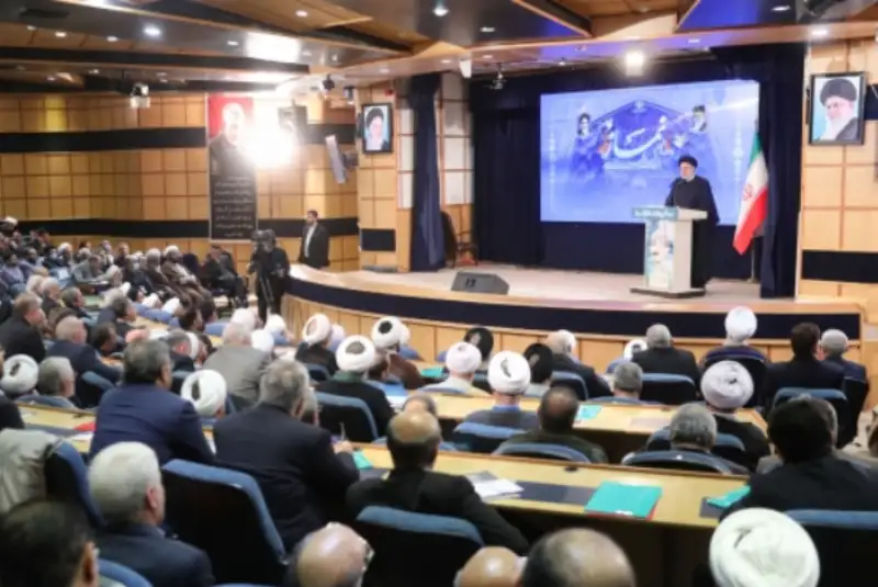 اقامه نماز در همه سطوح جامعه اسلامی راهکار جامعی برای برون‌رفت از مشکلات است