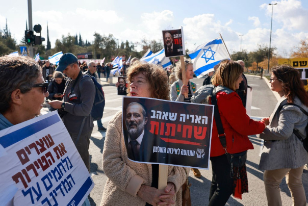 דרעי ממשיך לכהן כשר: הכנסת מצביעה על תוכנית להחלשת מערכת המשפט