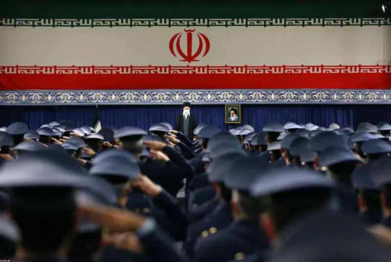 رهبر انقلاب: یکی از نیازهای مهم امروز ما اتحاد ملی است/ حرکت پرشکوه راهپیمایی 22 بهمن را مظهر اتحاد و وحدت ملی قرار دهید