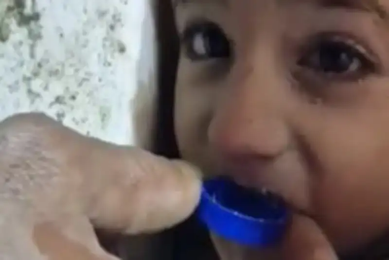 نجات کودک سوری از زیر آوار زلزله، خبر ساز شد + فیلم