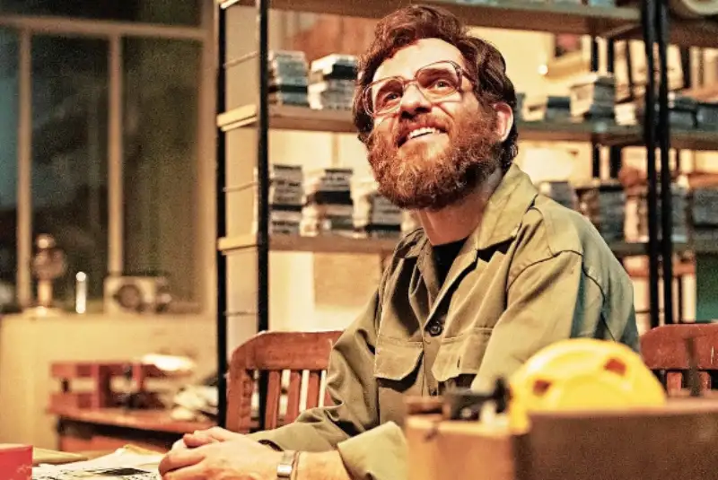 مهر تائید دختر شهید بروجردی بر فیلم «غریب» + فیلم