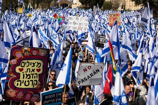 המחוקקים בארה"ב תוקפים את נתניהו ואת התוכנית להחלשת מערכת המשפט