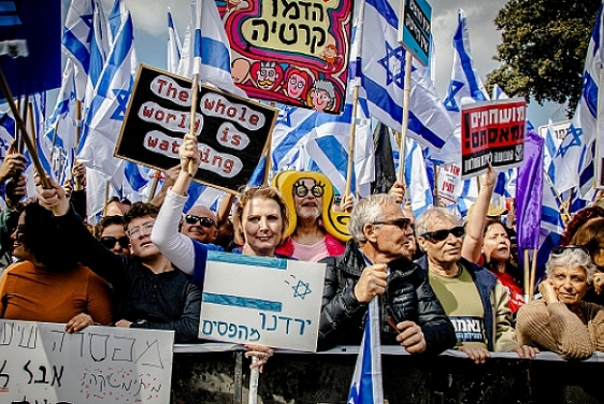 לאור המחאות: הכנסת מצביעה על תוכנית להחלשת מערכת המשפט