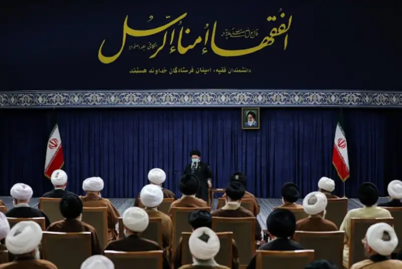 رهبر انقلاب: سیاست دشمن یأس‌آفرینی است/ از شبهه نباید رنجید