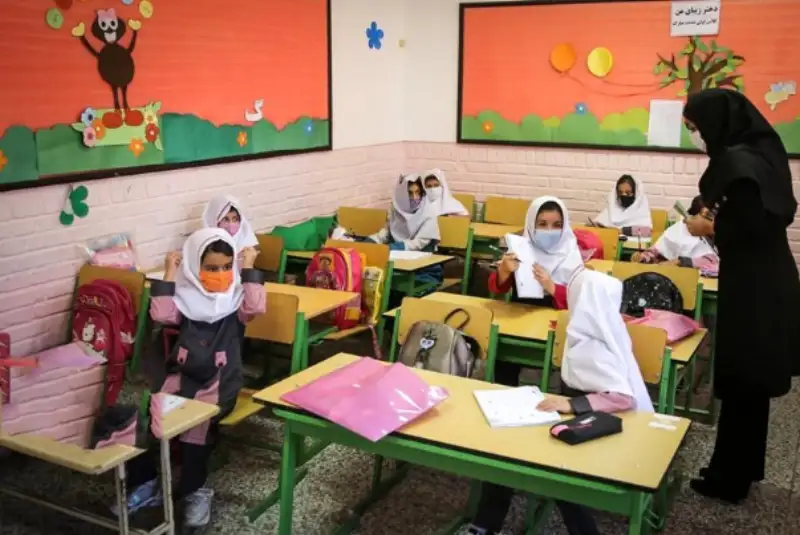 مدارس تا آخرین روز اسفند دایر هستند