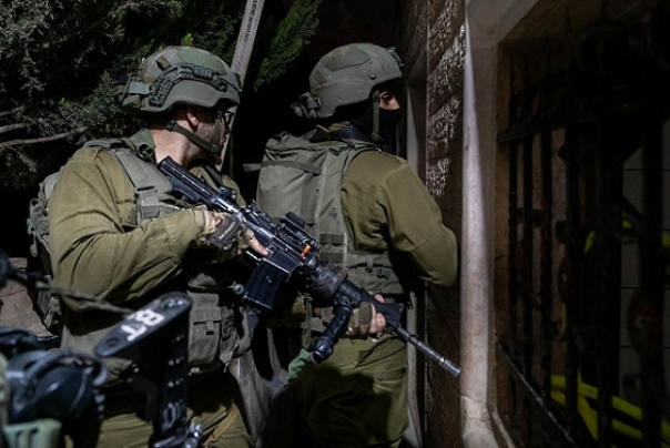 לאחר הפסקה של 4 ימים: הכיבוש מחדש את פשיטות הלילה והמעצרים בגדה המערבית