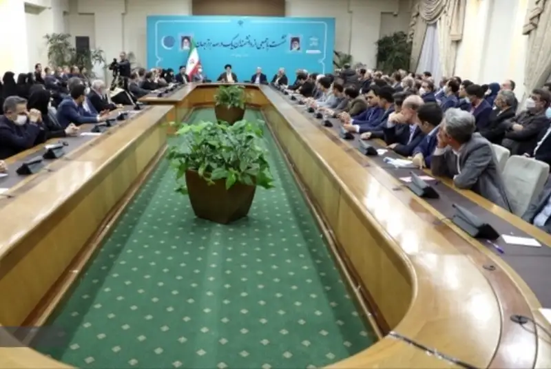دانشمندان با تلاش‌های علمی برای رفع مشکلات کشور راهکار ارائه کنند