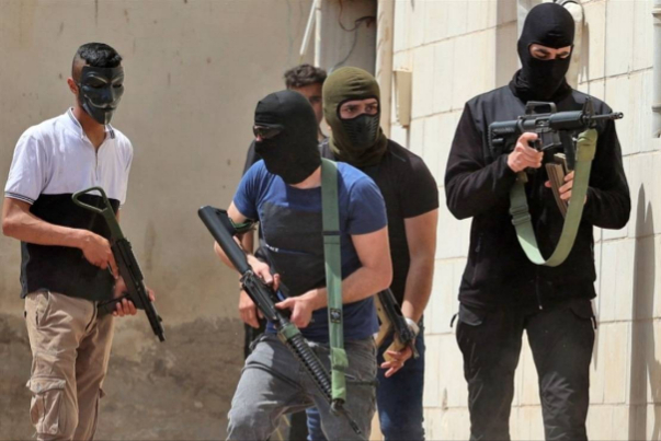 المقاومون الفلسطينيون يستهدفون قوات الاحتلال في عدة مناطق بالضفة الغربية