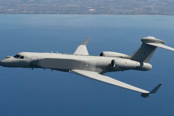Военно-морские силы Ирана предупредили самолеты США о полете над территориальными водами на юг