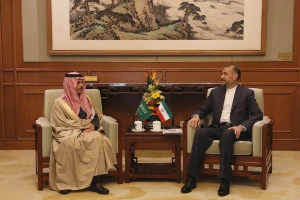 دیدار و گفتگوی امیرعبداللهیان و وزیر خارجه عربستان در پکن