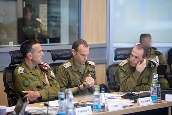 הלוי מורה להזעיק את כוחות המילואים, בעיקר את טייסי הקרב