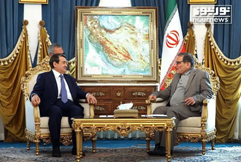 شمخانی: پایان دادن به سلطه دلار در مبادلات اقتصادی و تجاری شتاب گرفته است