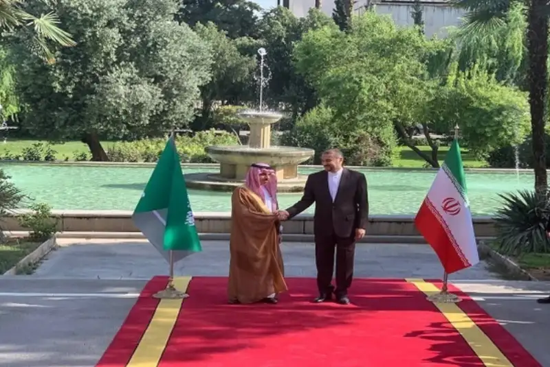 امیرعبداللهیان از وزیر خارجه عربستان استقبال کرد