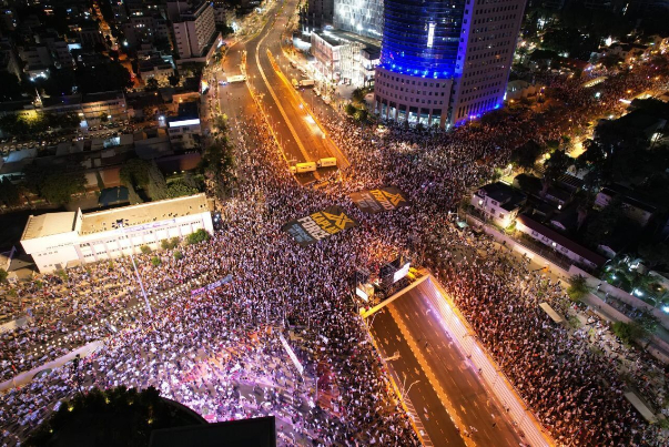 25-я неделя протестов против Нетаньяху: десятки тысяч человек вышли на улицы в оккупированной Палестине