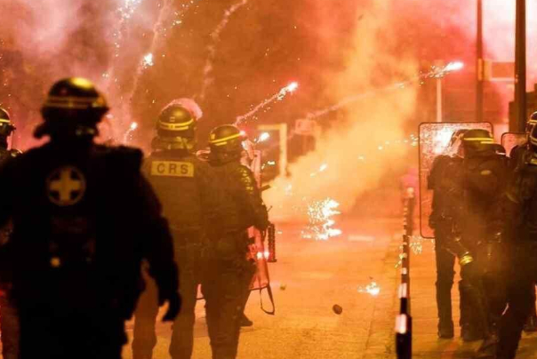 875 человек были задержаны в ночных протестах во Франции