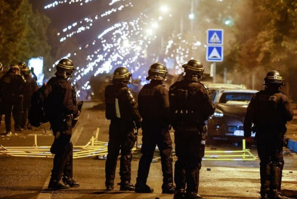 حملة قمع الاحتجاجات في فرنسا في ذروتها