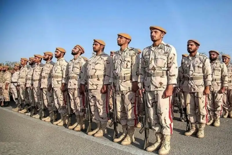 موافقت رهبر انقلاب با بخشش اضافه خدمت سربازان