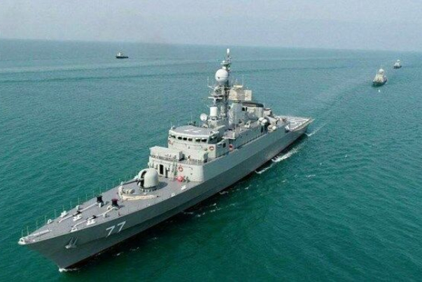Эсминец "Дамаванд-2" будет оснащен гиперзвуковой ракетой, заявил командующий ВМС