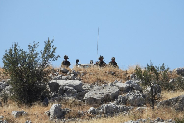 לבנון: כפר שובא מתחילה בעבודות דחפור לבניית כביש לצד גושי הבטון של הכיבוש