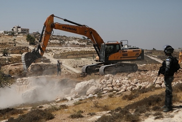 להרחבת ההתנחלויות: הכיבוש גורף אדמות בחברון ובשכם